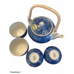 Japanese Porcelain Tea Set Teapot 4 Cups Blue & Wh